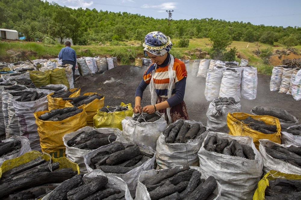 Ekmeklerini mangal kömüründen çıkarıyorlar - 15