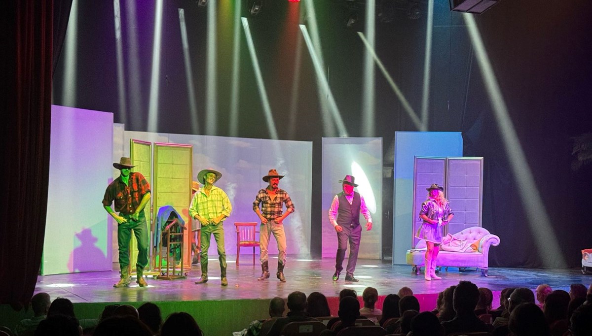 Kirli, Çürük ve Adi oyununun prömiyeri gerçekleşti