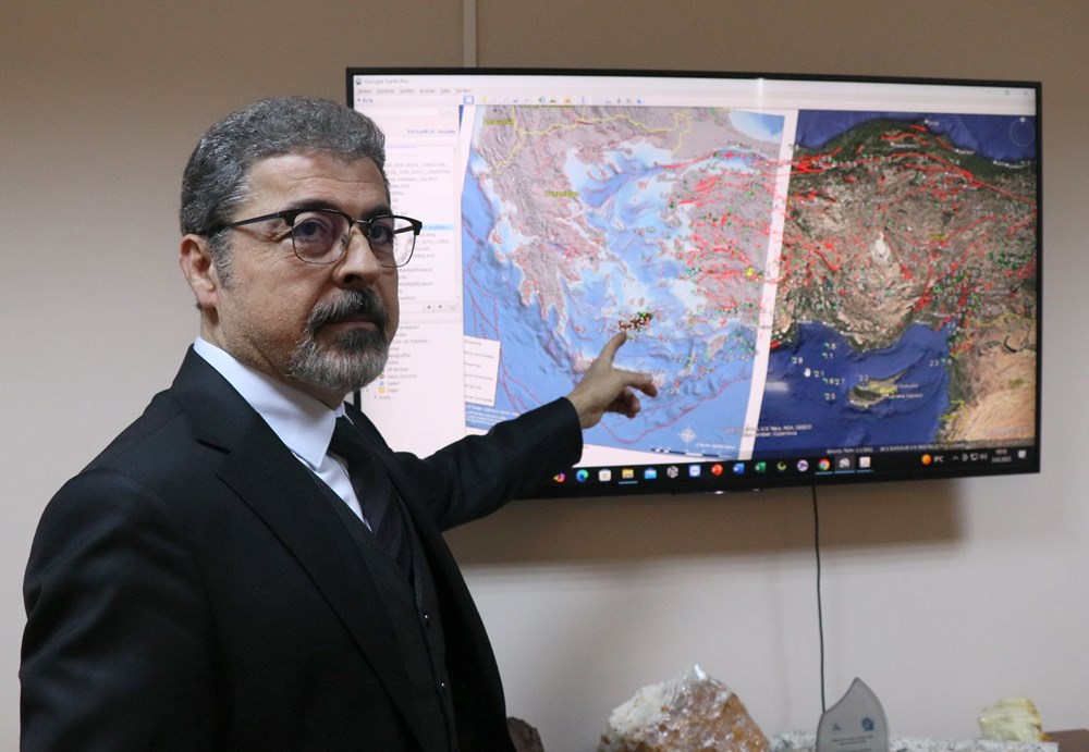 Ege’de her saniye
deprem oluyor! Son sarsıntı 5,2 büyüklüğünde: İzmir'de de hissedildi (Deprem sayısı 750’yi geçti) - 7