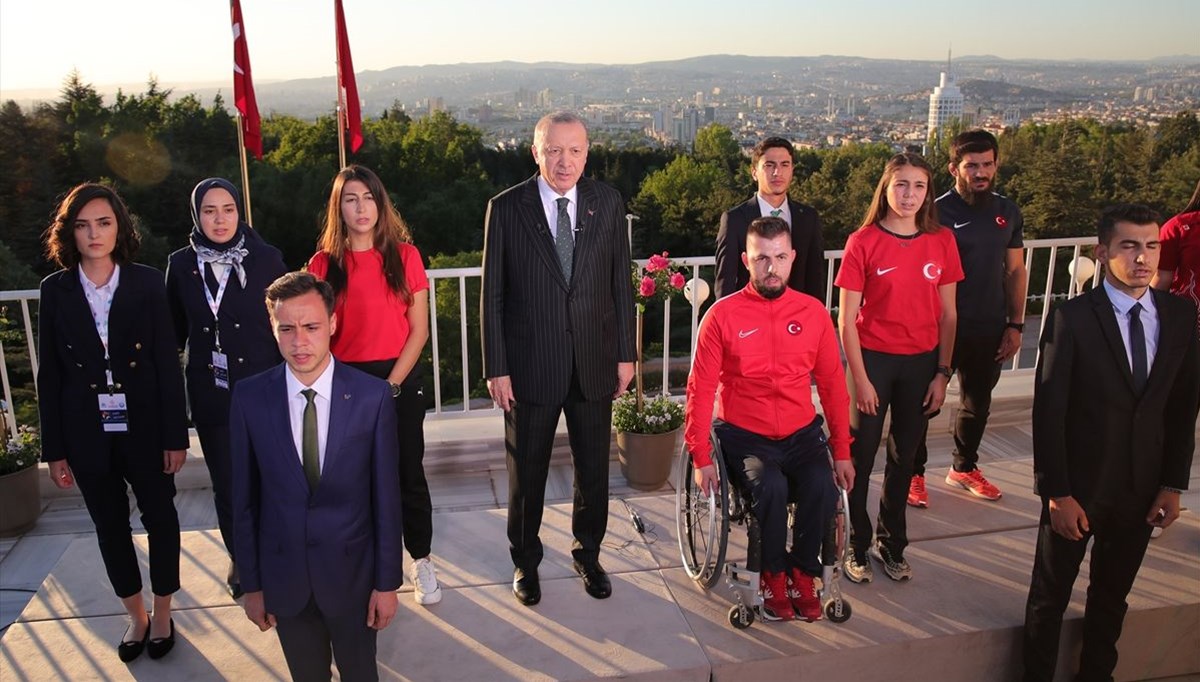 Cumhurbaşkanı Erdoğan Çankaya Köşkü'nde İstiklal Marşı'na eşlik etti