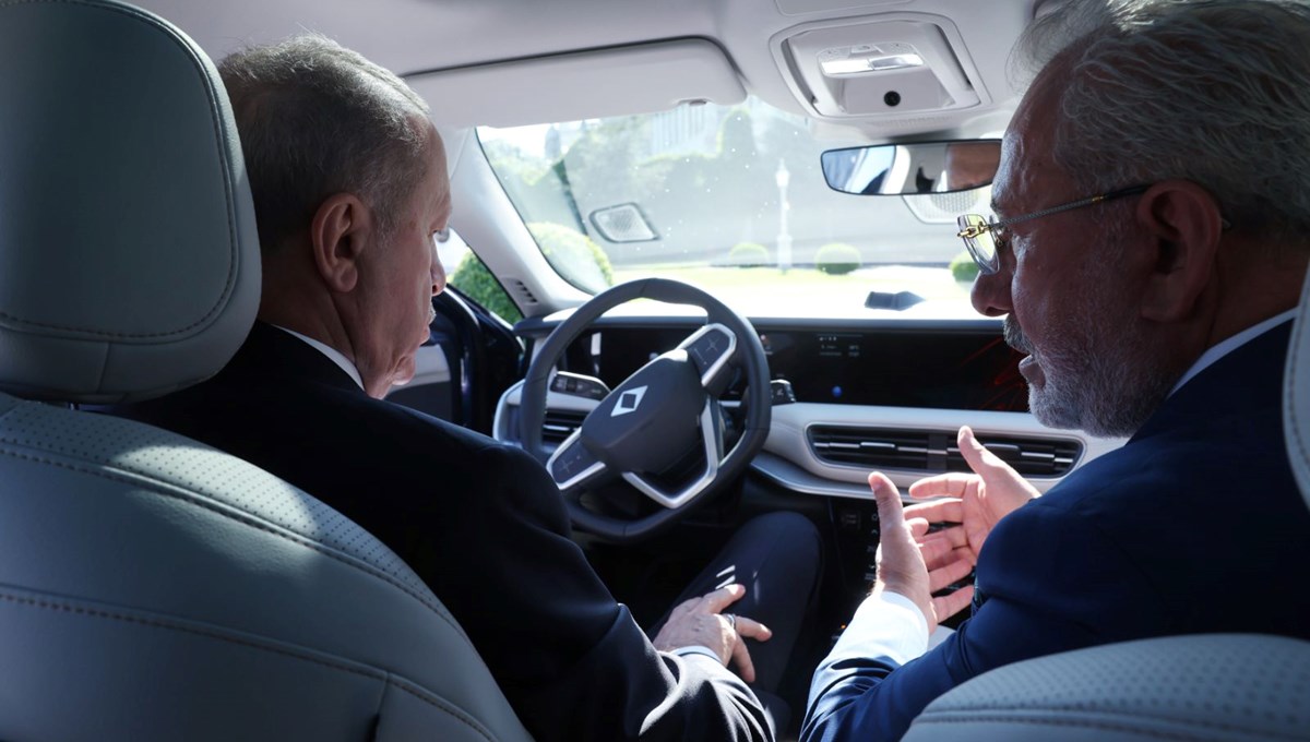 Cumhurbaşkanı Erdoğan Togg'un yeni modelini kullandı