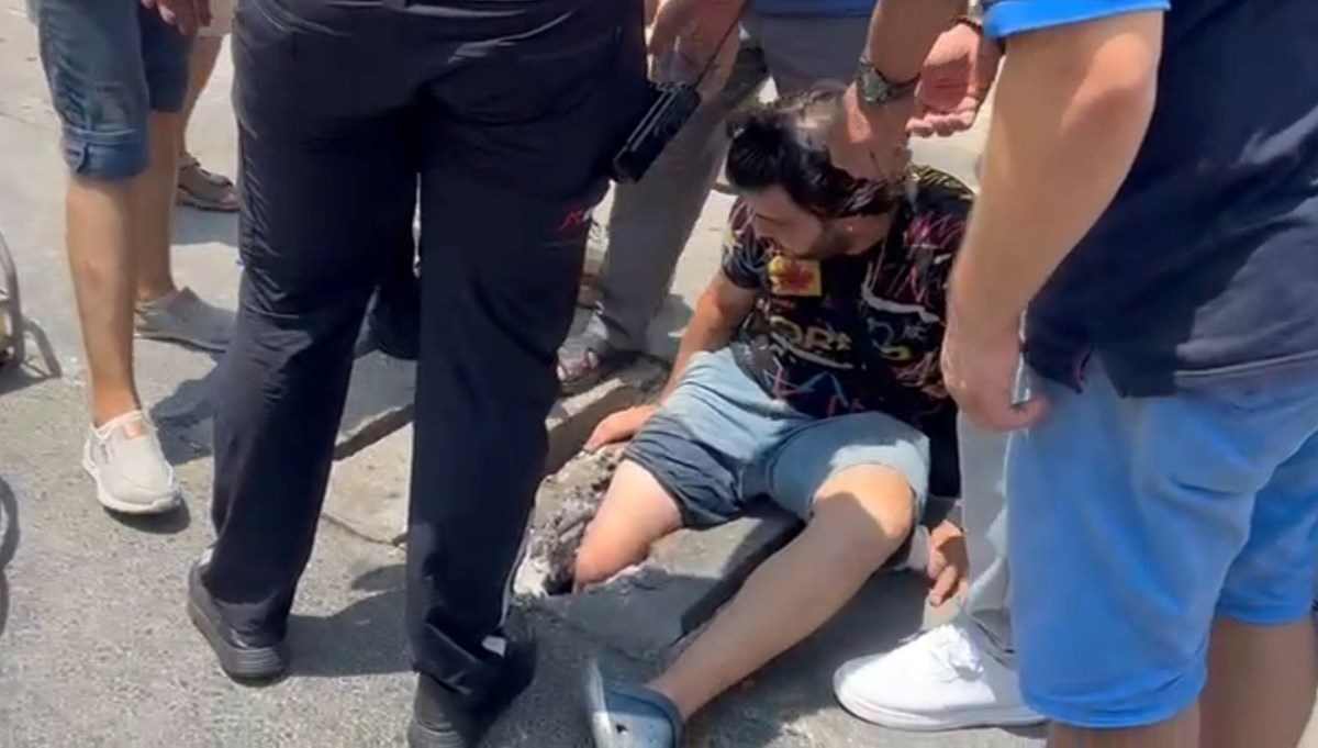 Otobüste inen gencin korku dolu anları: Bacağı mazgala sıkıştı Otobüste inen gencin korku dolu anları: Bacağı mazgala sıkıştı