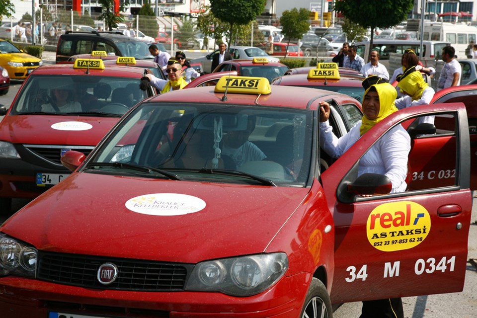 Такси стамбул приложение. Такси в Стамбуле. Стамбульское такси. Такси фото. Такси настоящие.