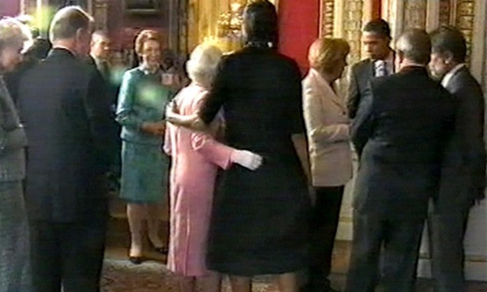 Michelle Obama kraliyet protokolünü esnetti - 1