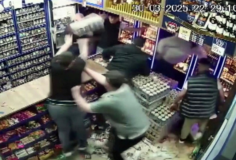 Tekel bayisinde dehşet anları! İki kişiyi öldüresiye dövdüler - 2