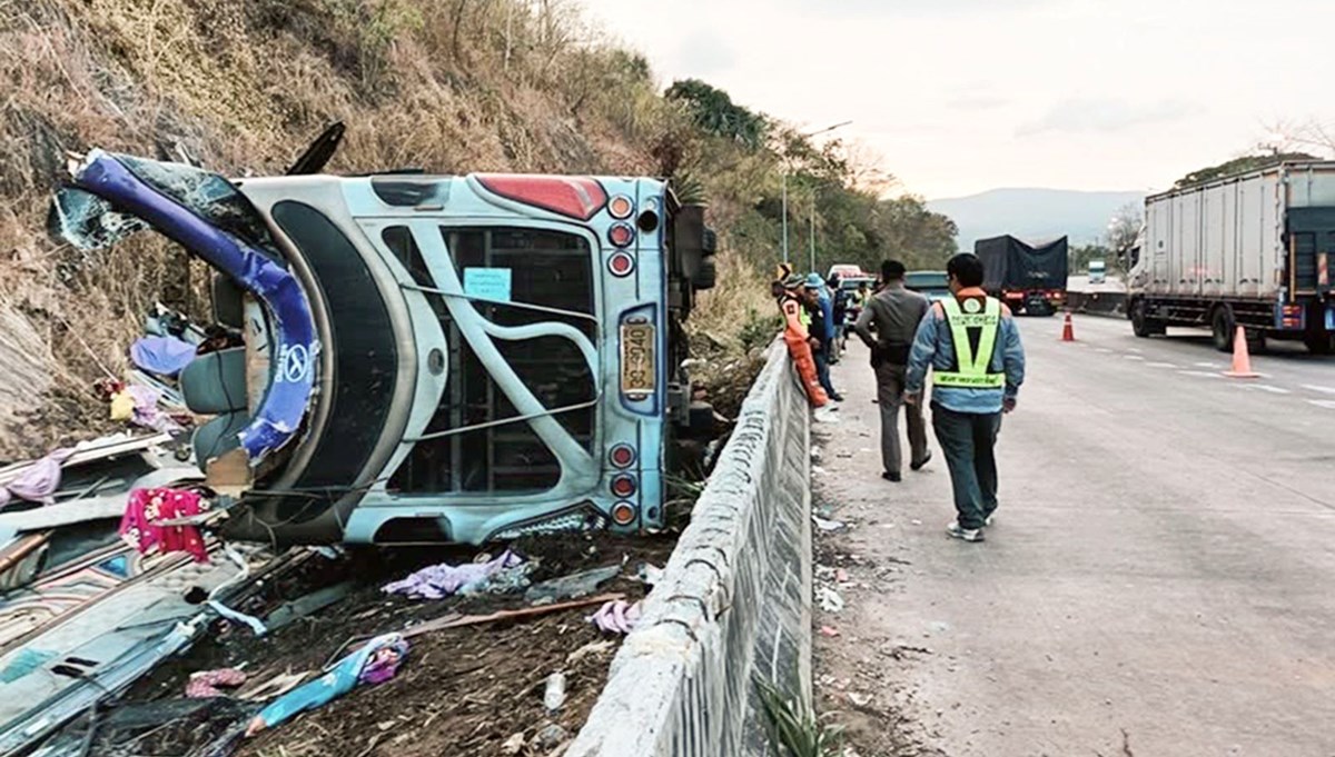 Tayland'da otobüs devrildi: 18 ölü, 31 yaralı