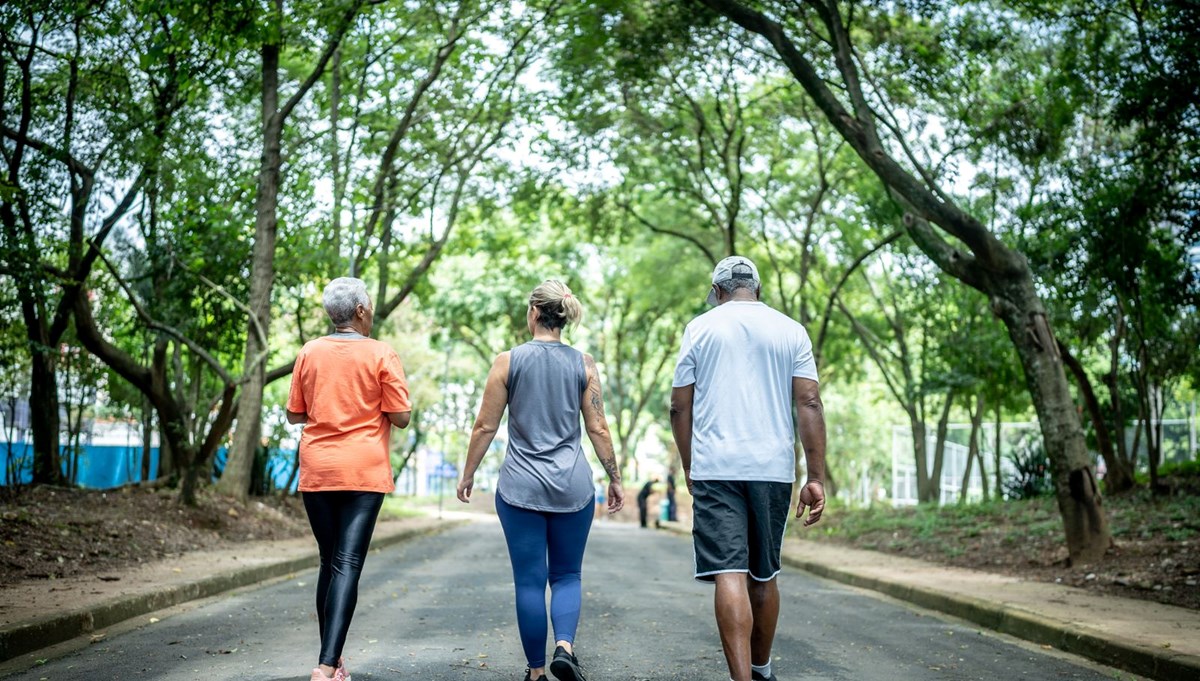 45 dakika yürümek mi yoksa 15 dakika koşmak mı: Kilo vermek için hangisi daha iyi?