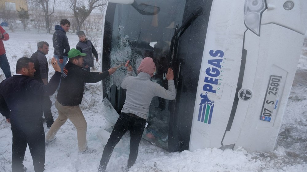 Konya'da 2 tur otobüsü devrildi: 1 Rus turist öldü, çok sayıda yaralı - 6