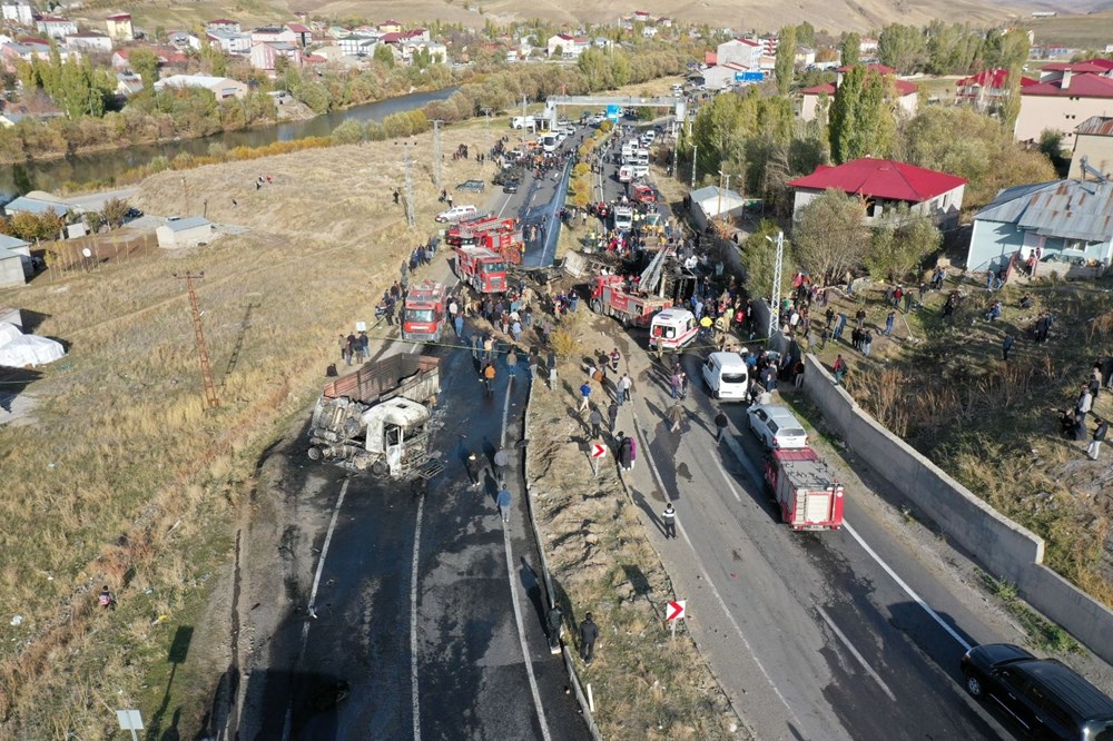 Ağrı'da yolcu otobüsü ile tanker çarpıştı: 7 ölü (Kaza yerinden ilk görüntüler) - 14