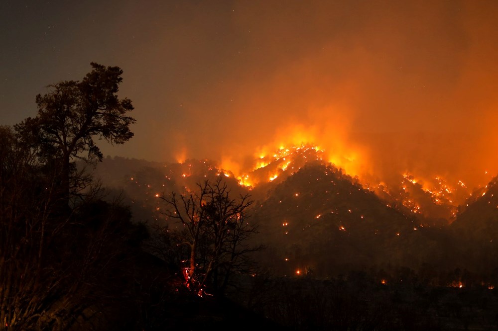 California'da yangın mevsimi başladı: Binlerce dönüm alev altında - 5