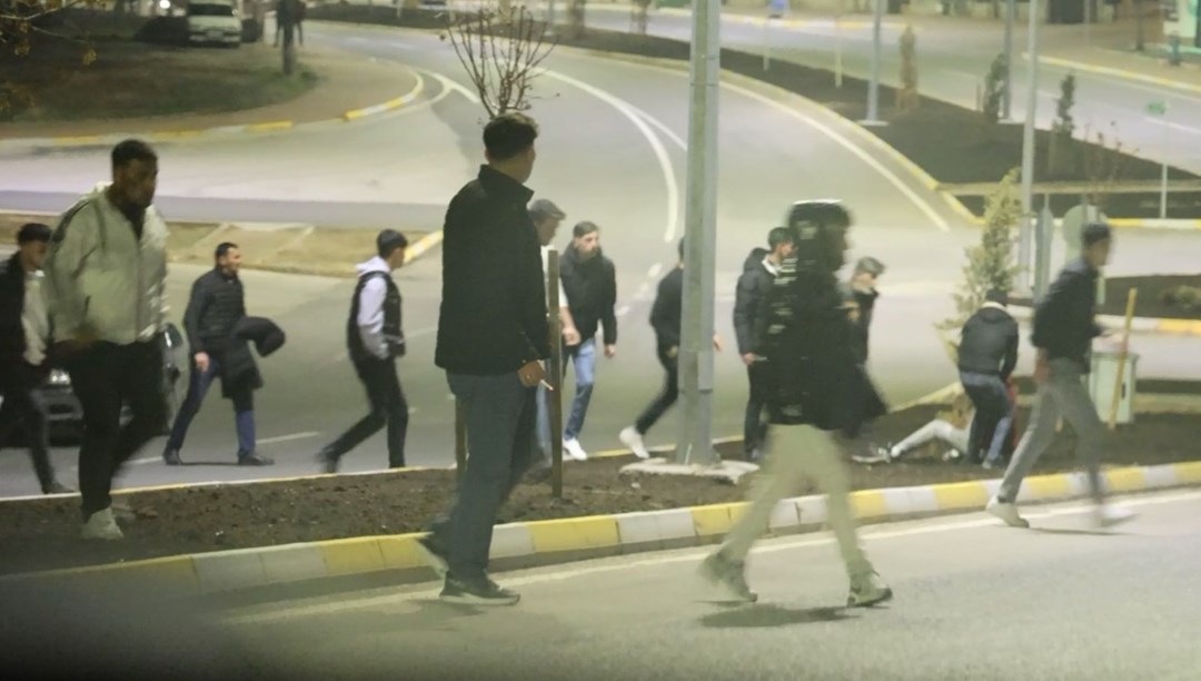Asker eğlencesi sopalı kavgaya dönüştü, takviye ekip kavgayı güçlükle önledi