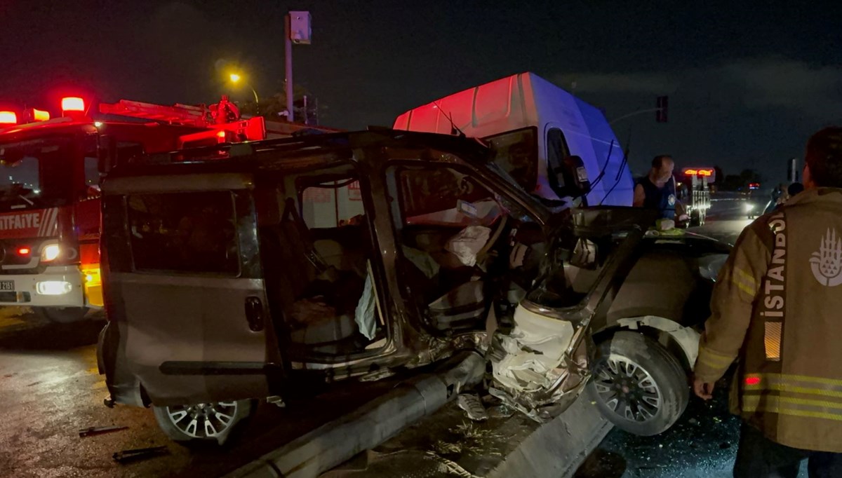Ümraniye’de trafik kazasında 8 kişi yaralandı Ümraniye’de trafik kazasında 8 kişi yaralandı