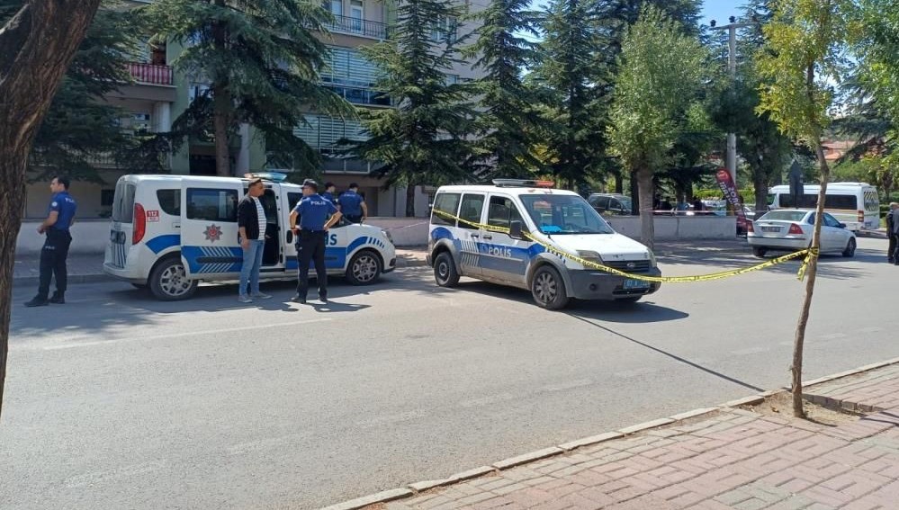 Eşini, kayınvalidesini ve baldızını vurdu