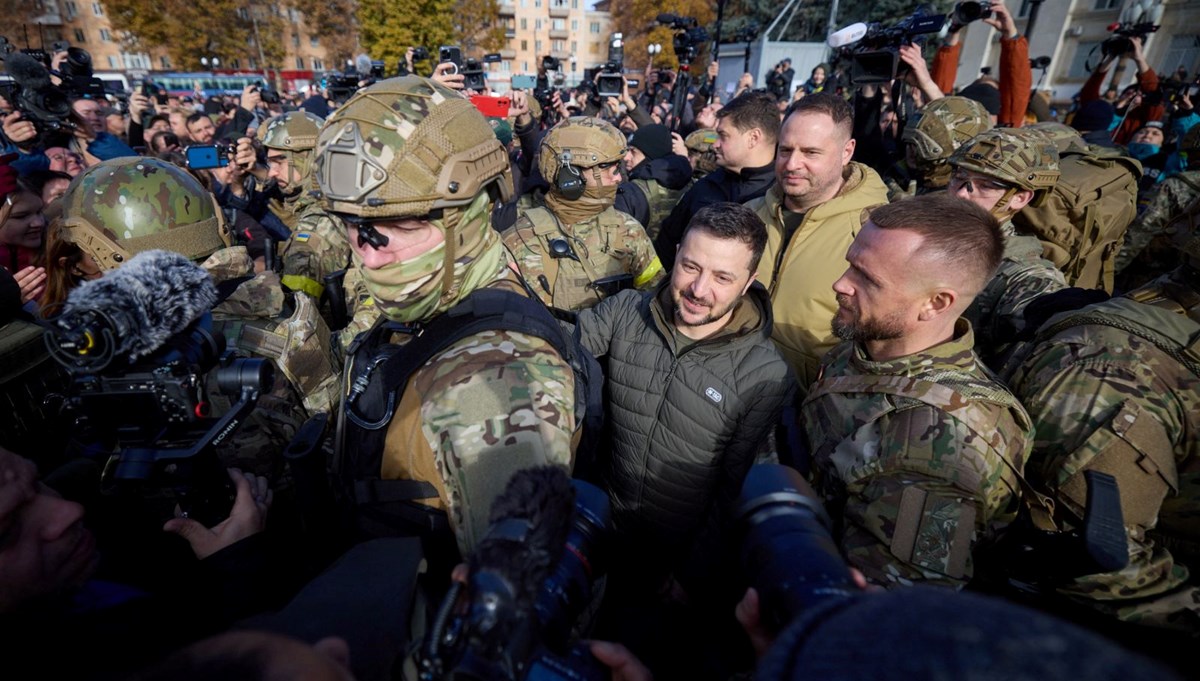 Zelenski kurtarılan Herson'da Zelenski kurtarılan Herson'da