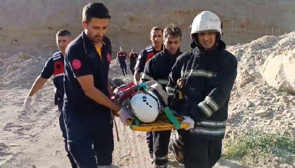 Çorlu’da maden sahasına düşen Fransız gezgin şans eseri
bulundu | “Kedi sesi diye gittik, şişe salladığını gördük” - 4