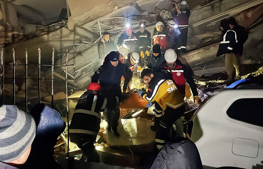 Enkaz altındakiler için zamana karşı yarış - 45