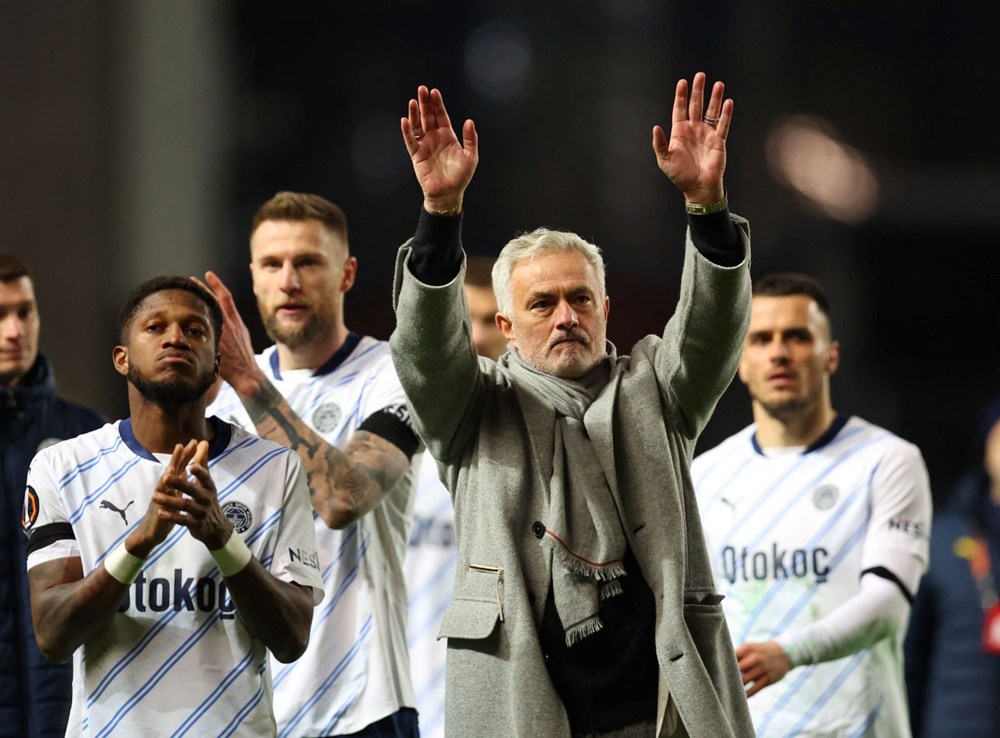 Jose Mourinho'dan olay açıklamalar: Umarım UEFA beni cezalandırmıyordur | VAR'dakiler rahat uyuyacaklardır - 8