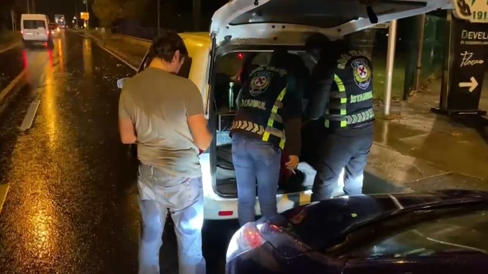 İstanbul'da ambulansa yol vermeyen sürücüye ceza - 1