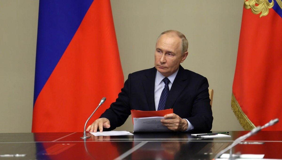 Putin, Çin Başbakanı Li Çiang ile Moskova'da bir araya geldi Putin, Çin Başbakanı Li Çiang ile Moskova'da bir araya geldi