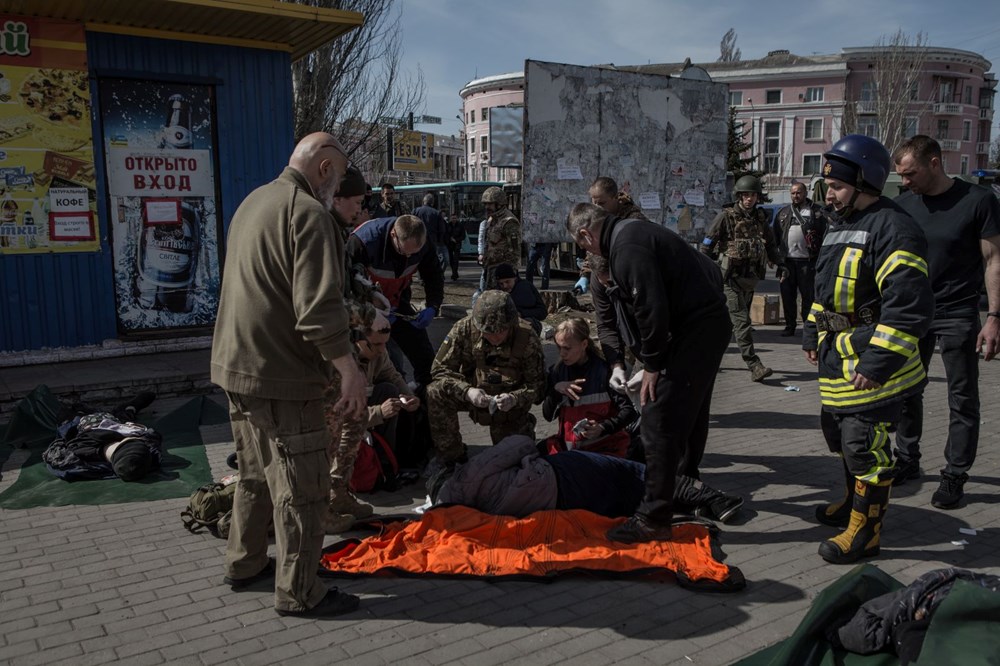 Rusya Ukrayna'da Kramatorsk tren garını vurdu: Olay yerinden fotoğraflar - 27