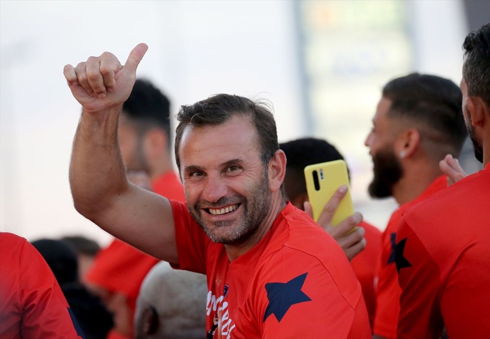 Medipol Başakşehir, şampiyonluk kupasını kaldırdı - 26