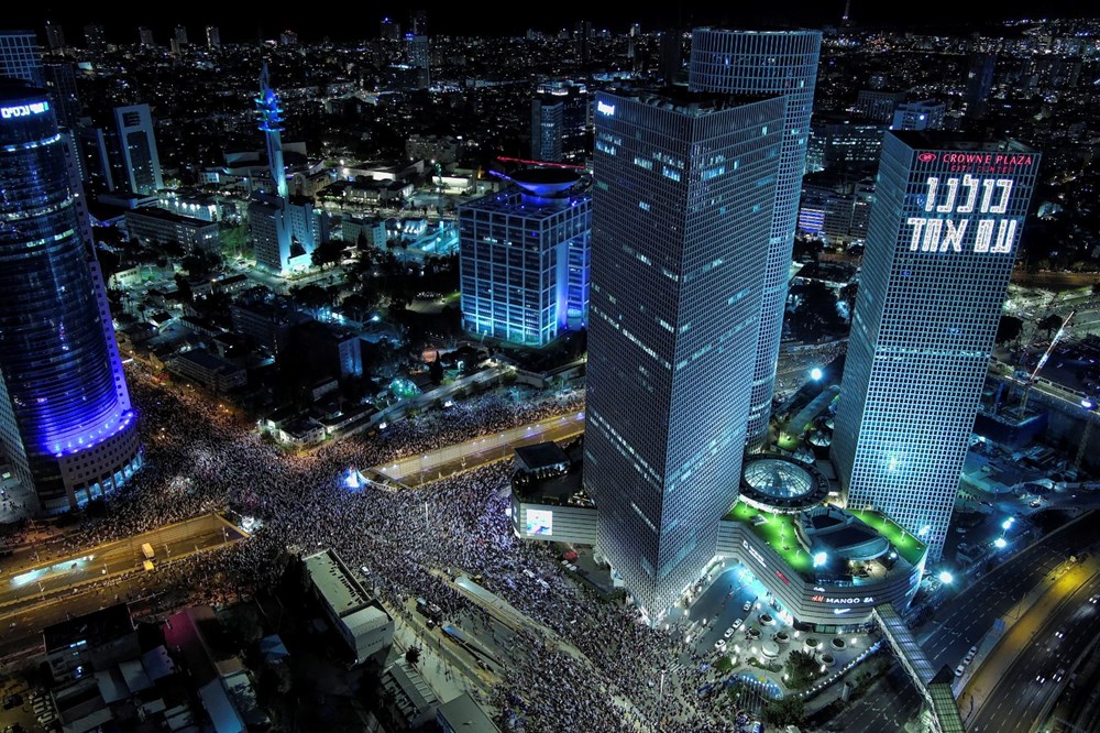 Erteleme kararı protestoları durdurmadı: On binlerce İsrailli sokakta - 3