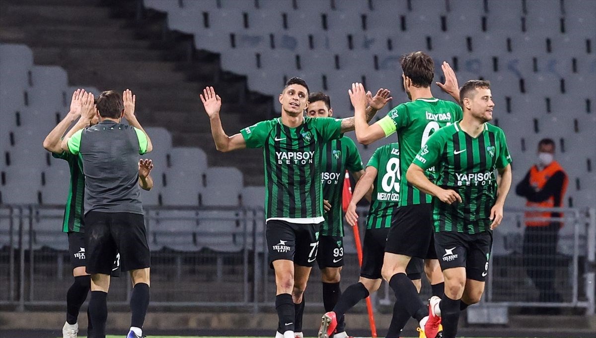 SON DAKİKA: Kocaelispor 1. Lig'e yükseldi