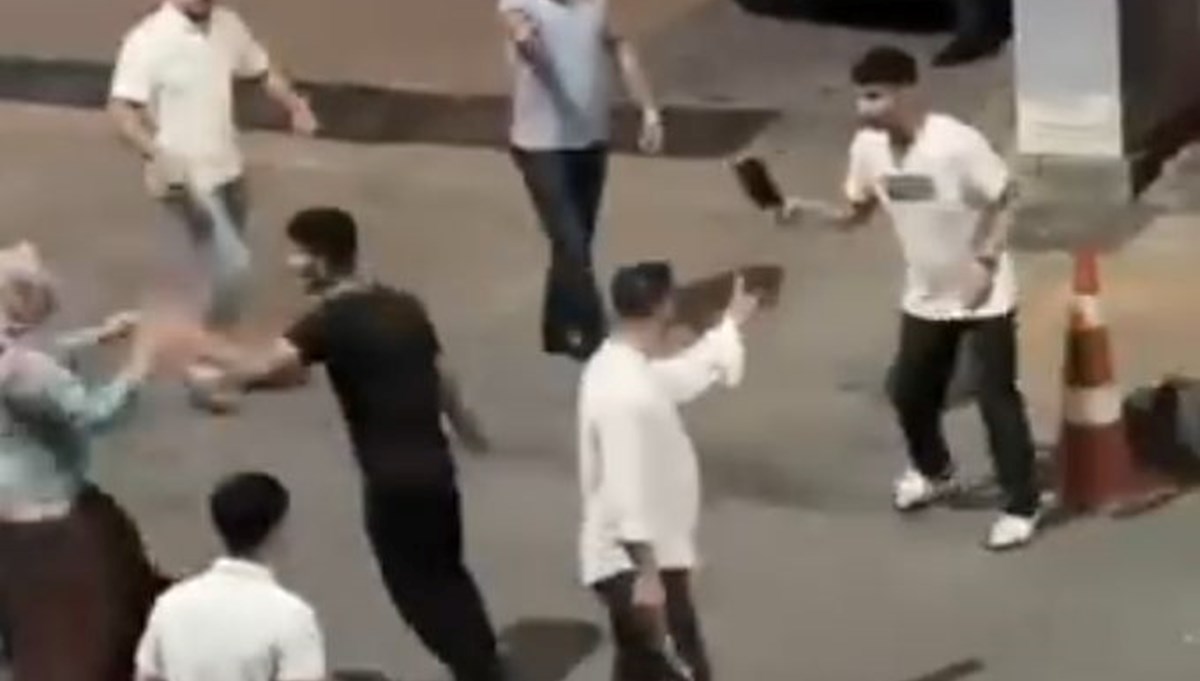 Sultangazi’de bıçaklı satırlı kavga: 2 kişi gözaltında Sultangazi’de bıçaklı satırlı kavga: 2 kişi gözaltında