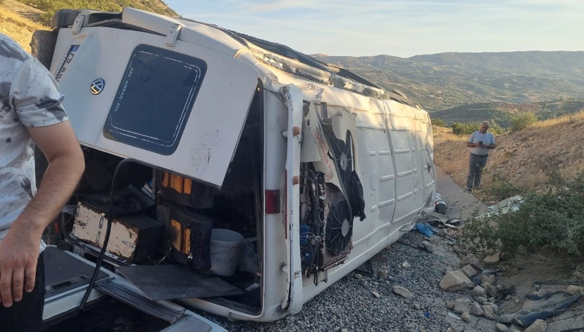 Adıyaman’da minibüs devrildi: 19 yaralı