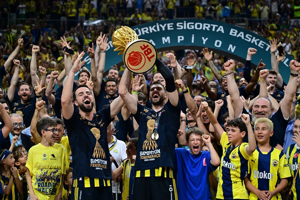Fenerbahçe Beko'nun üçlemesine büyük övgü: "Türk basketbol tarihinin en büyük üç başarısından biri!" - 1