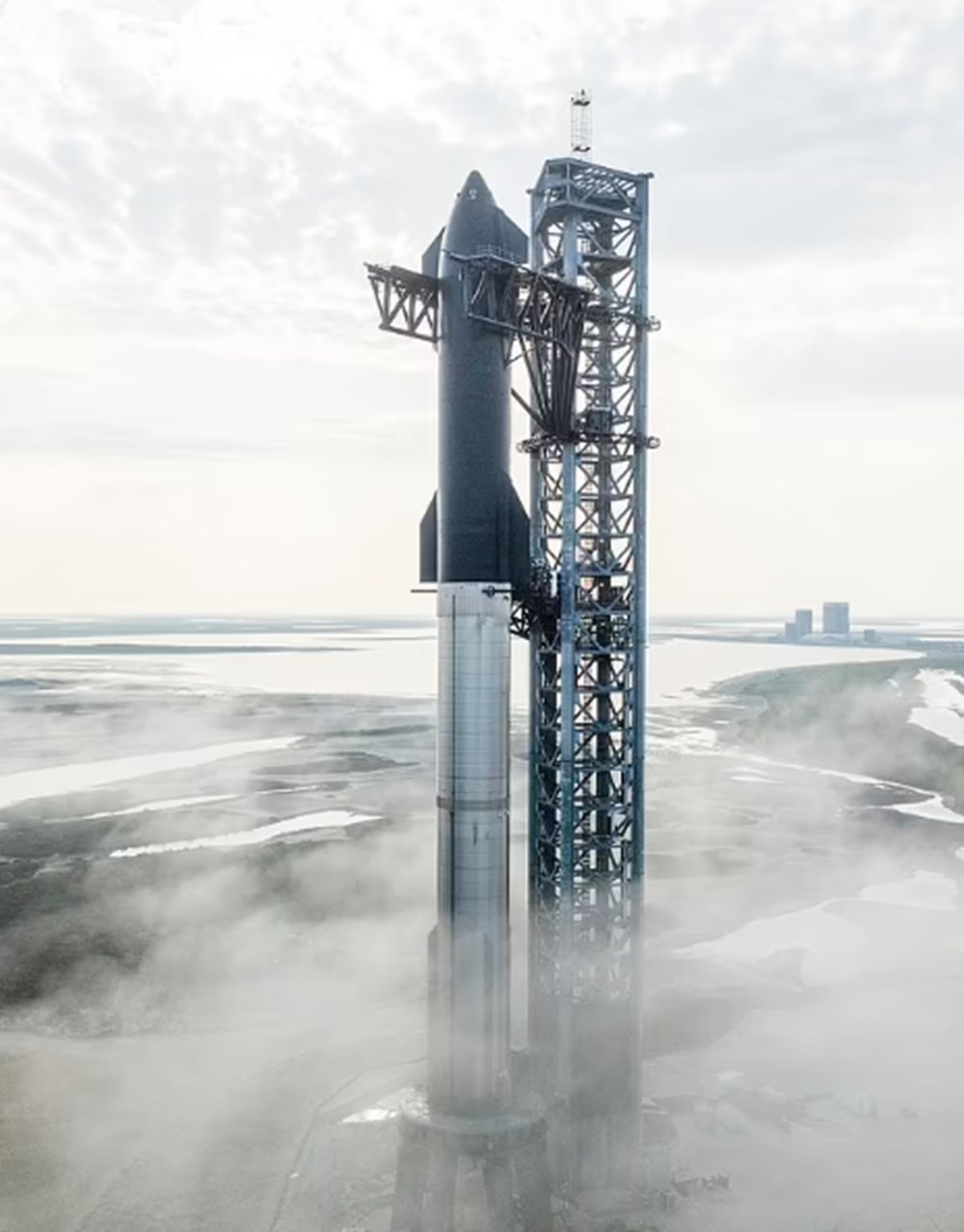 SpaceX, dünyanın en güçlü roketinin fotoğraflarını paylaştı: Fırlatılmaya hazır - 2