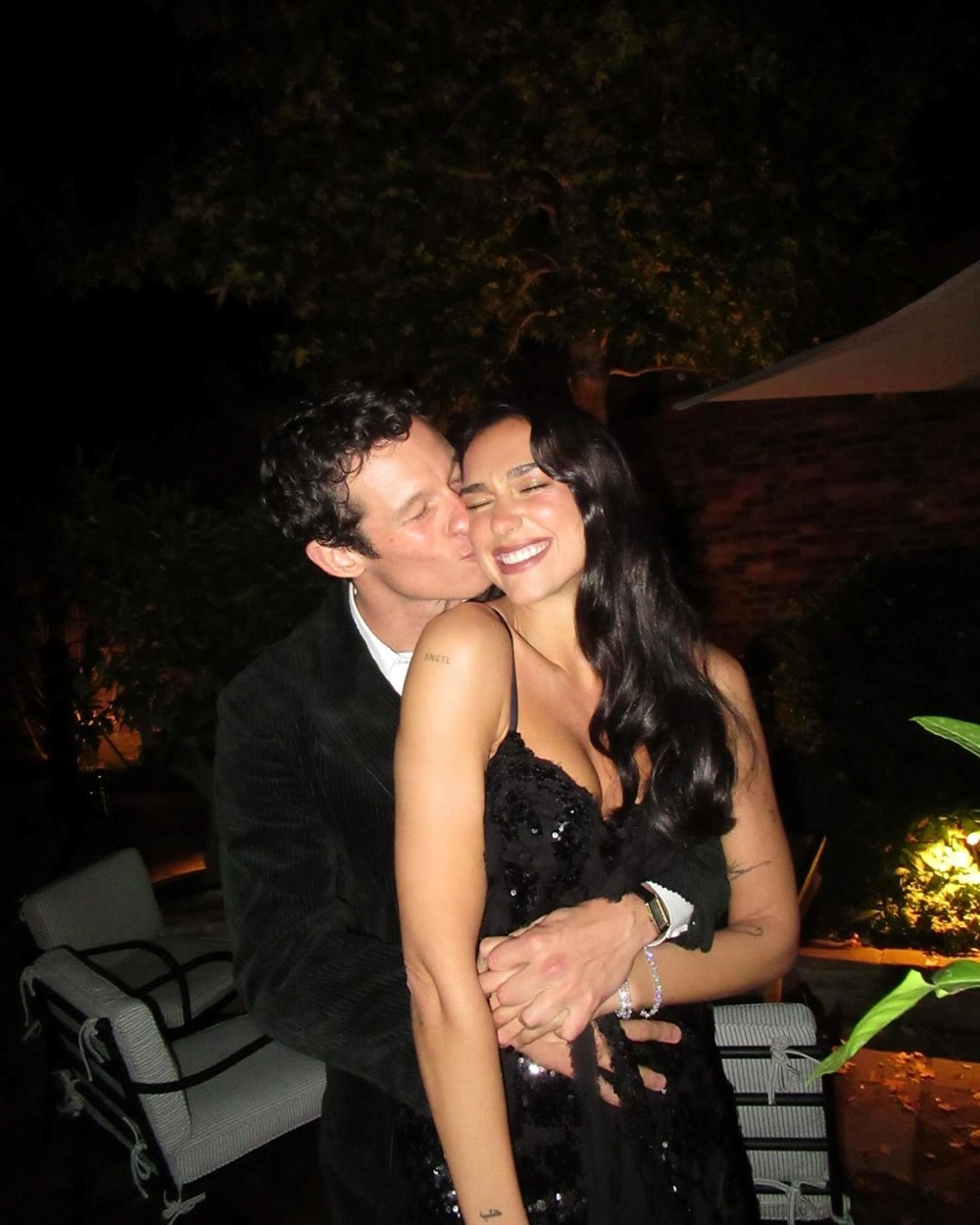 Dua Lipa evleniyor! Ünlü şarkıcı, Callum Turner ile nişanlandı - 7