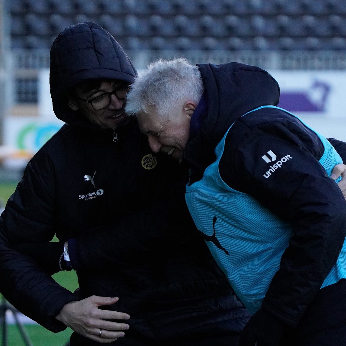 Bodo/Glimt Sportif Direktörü Havard Sakariassen (solda) ile takımın malzemecisi Tor Karlsen (sağda)