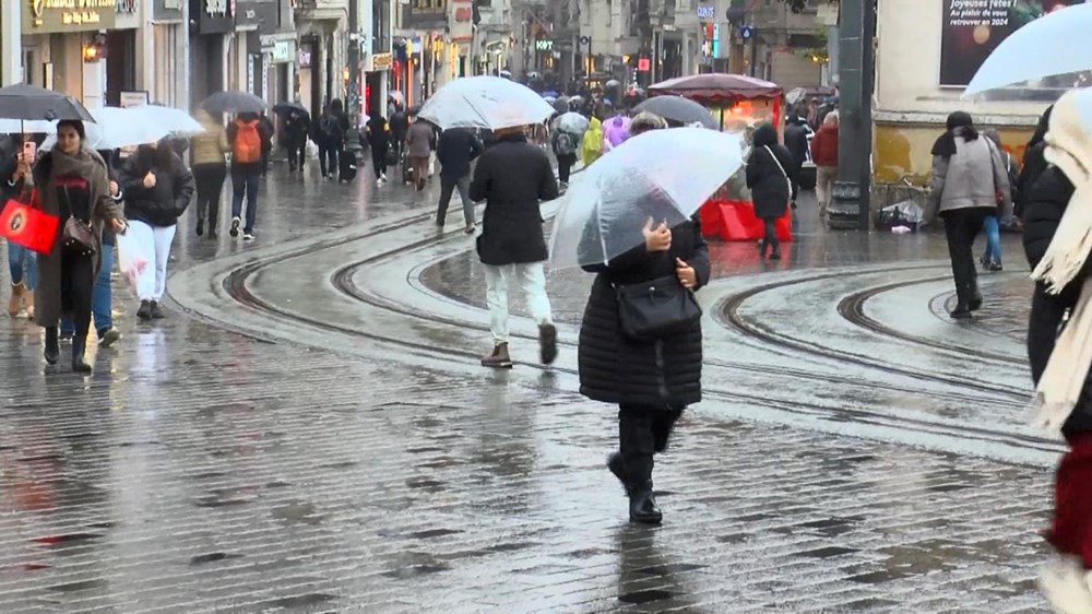 Beylikdüzü'nde kar Taksim'de karla karışık yağmur - 2
