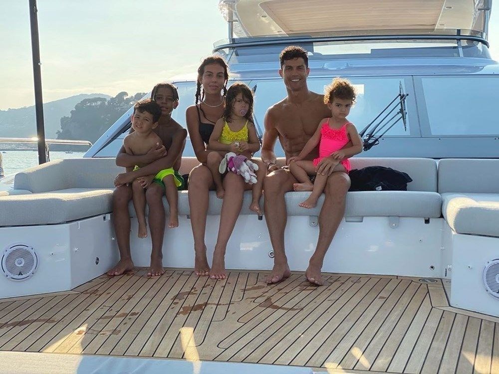 Cristiano Ronaldo Instagram'da 400 milyon takipçiyi geçerek rekor kırdı - 3