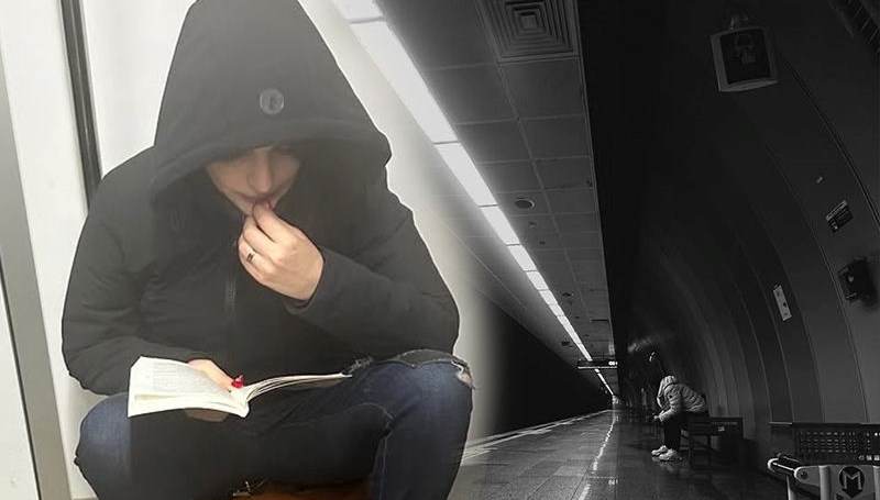 Gonca Vuslateri metroda yere oturdu (Toplu taşıma kullanan ünlüler)
