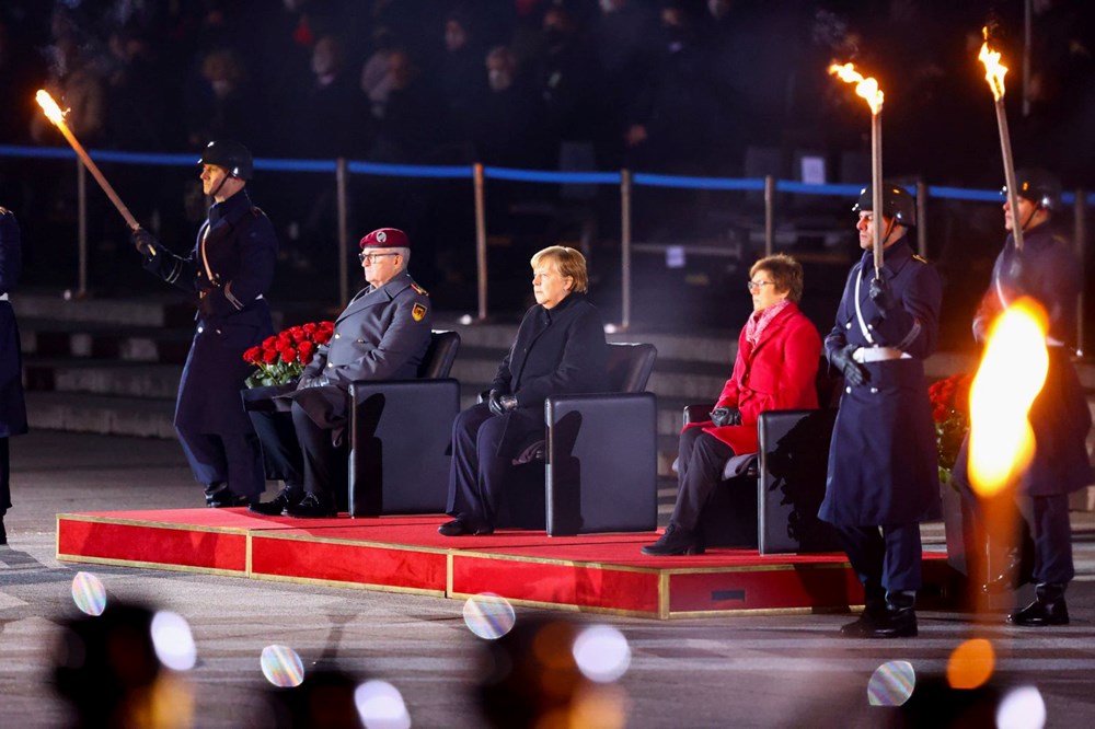 Merkel'e şarkılı veda - 1