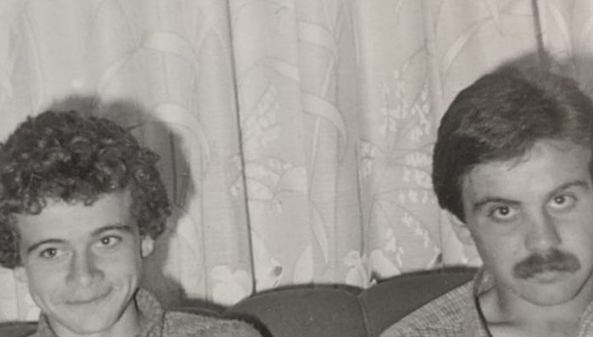 İkisi de oyuncu oldu! Reha Özcan: İlk ustam (Ünlülerin çocukluk ve gençlik halleri) İkisi de oyuncu oldu! Reha Özcan: İlk ustam (Ünlülerin çocukluk ve gençlik halleri)