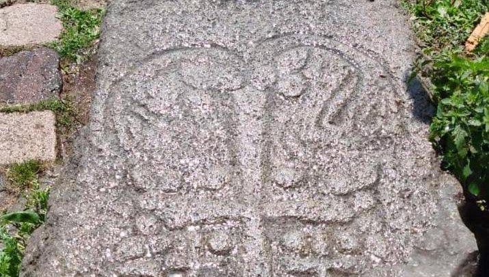 Van'da Bizans dönemine ait 2 kabartma taş stel ele geçirildi