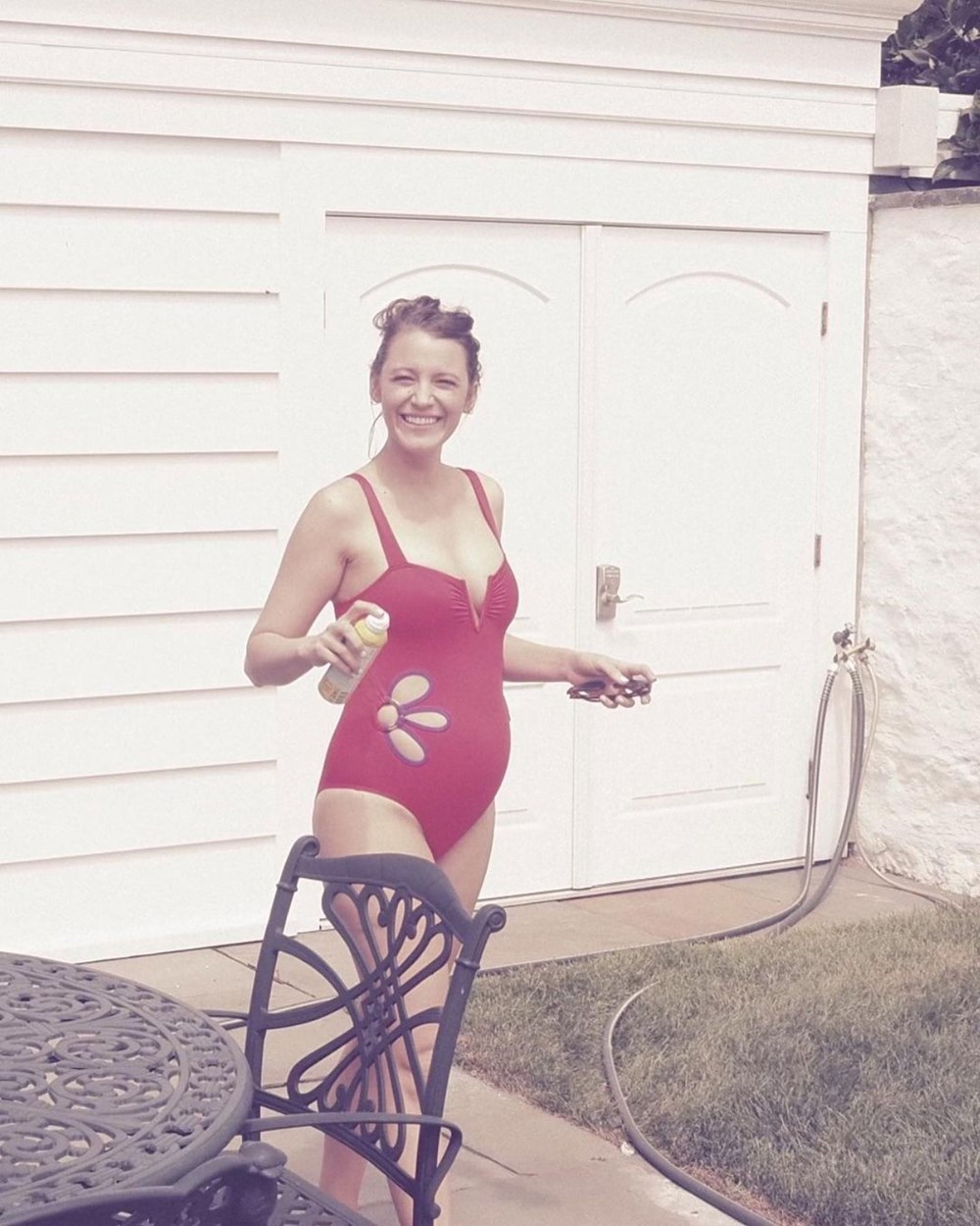 Paparazzilere kızan Blake Lively hamilelik fotoğraflarını paylaştı - 3