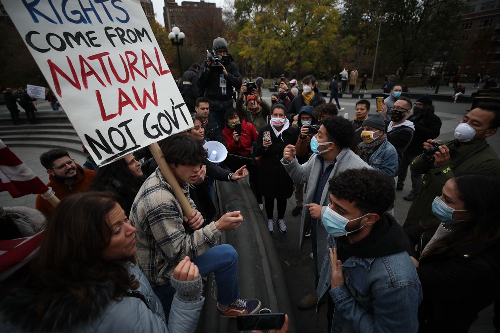 New York'ta karantina karşıtları maske yaktı - 12