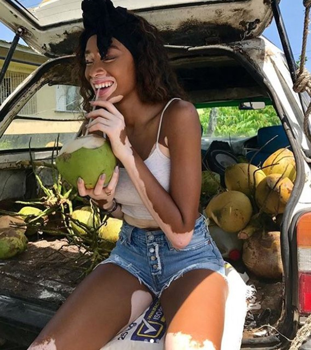 Nilgün Belgün takipçilerini geçmişe götürdü: Bu fotoğraf Marmaris'te çekildi (Ünlülerin çocukluk ve gençlik halleri) - 430