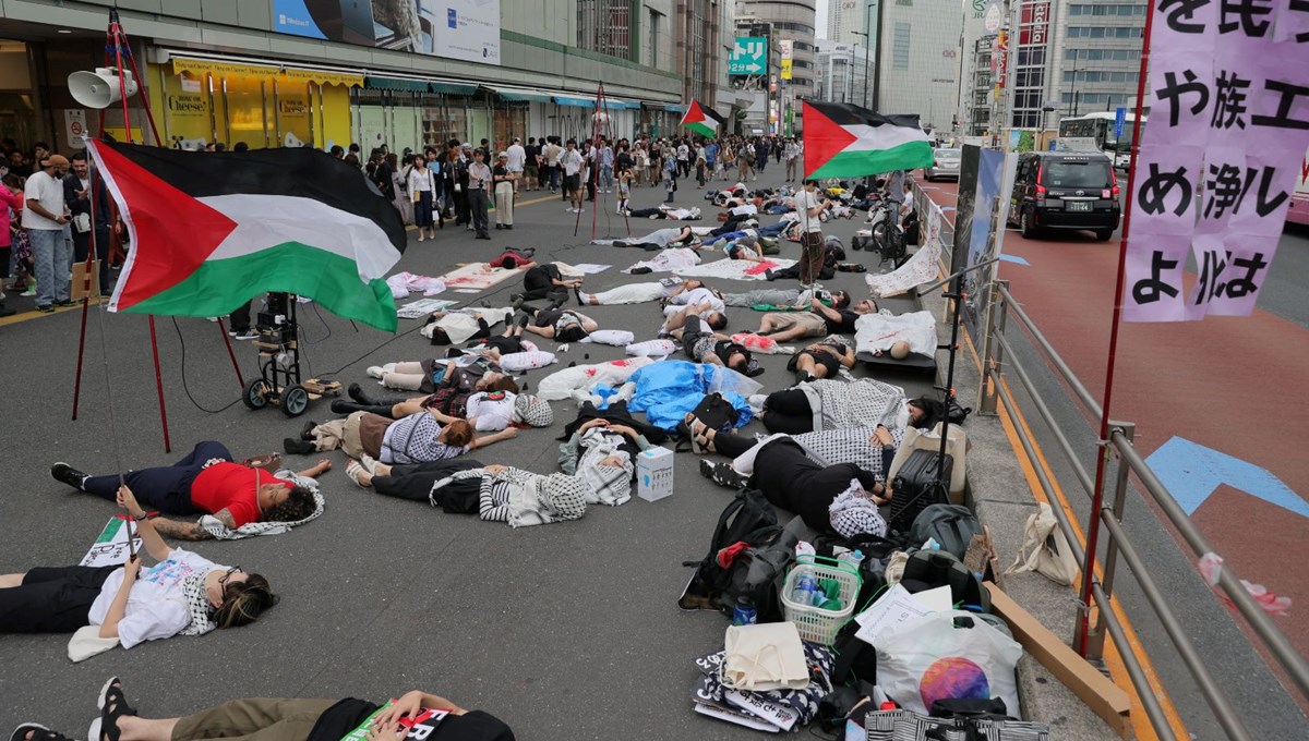 Tokyo'da tarihi protesto: Gazze'deki insani dram canlandırıldı Tokyo'da tarihi protesto: Gazze'deki insani dram canlandırıldı