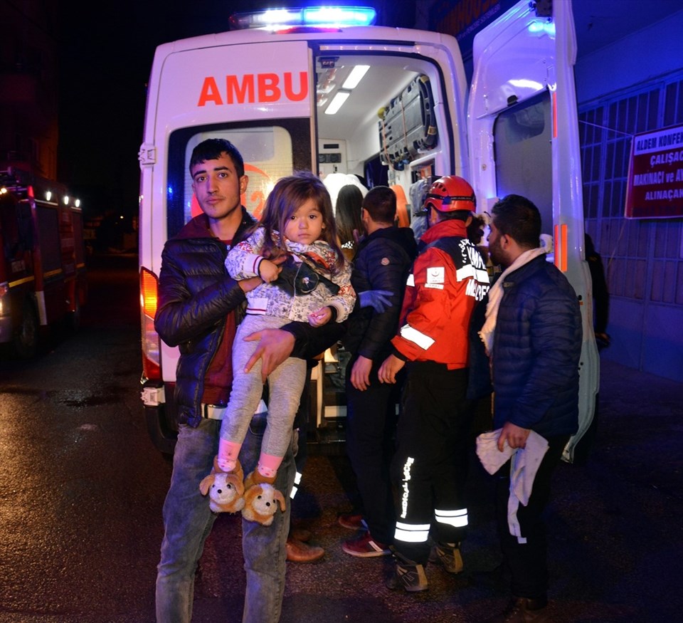 Bursa'da korkutan yangın: 17 kişi hastaneye kaldırıldı - 1