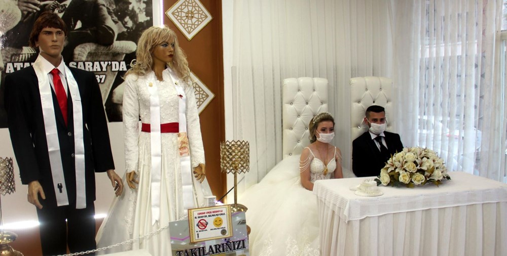 Düğünlerde 'yeni normal': Takılar cansız mankenlere takıldı - 6