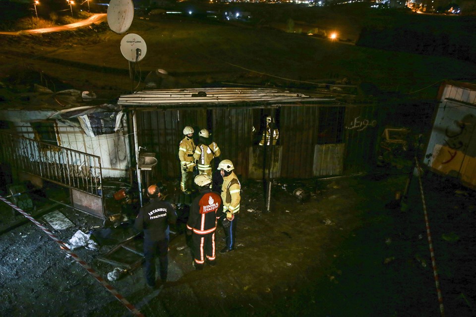 İstanbul'da kağıt toplayıcılarının barındığı konteynerde yangın: 3 ölü - 1