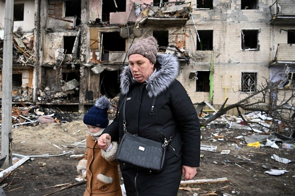 Rusya'nın saldırısının 3. gününde Ukrayna'dan fotoğraflar - 15