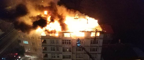 Samsun'da bir binanın 7. katı ve çatısı alev alev yandı