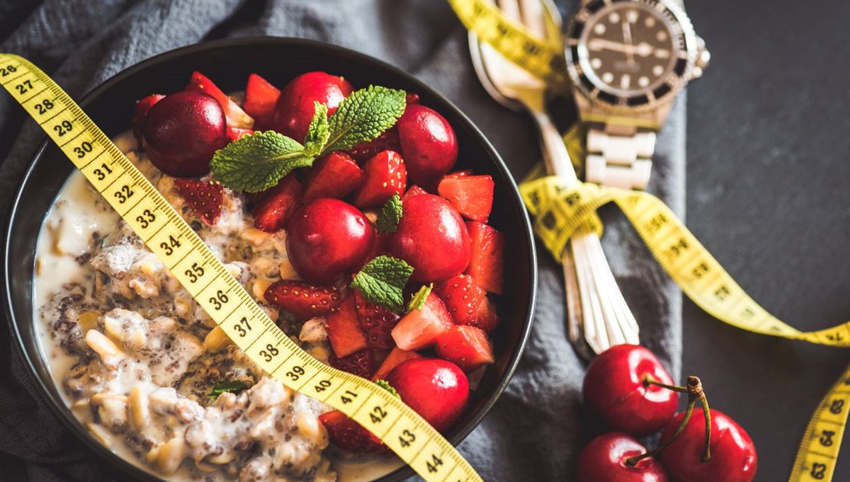 Aralıklı oruç veya kalori açığı diyeti: Kilo kaybı için hangisi iyi?