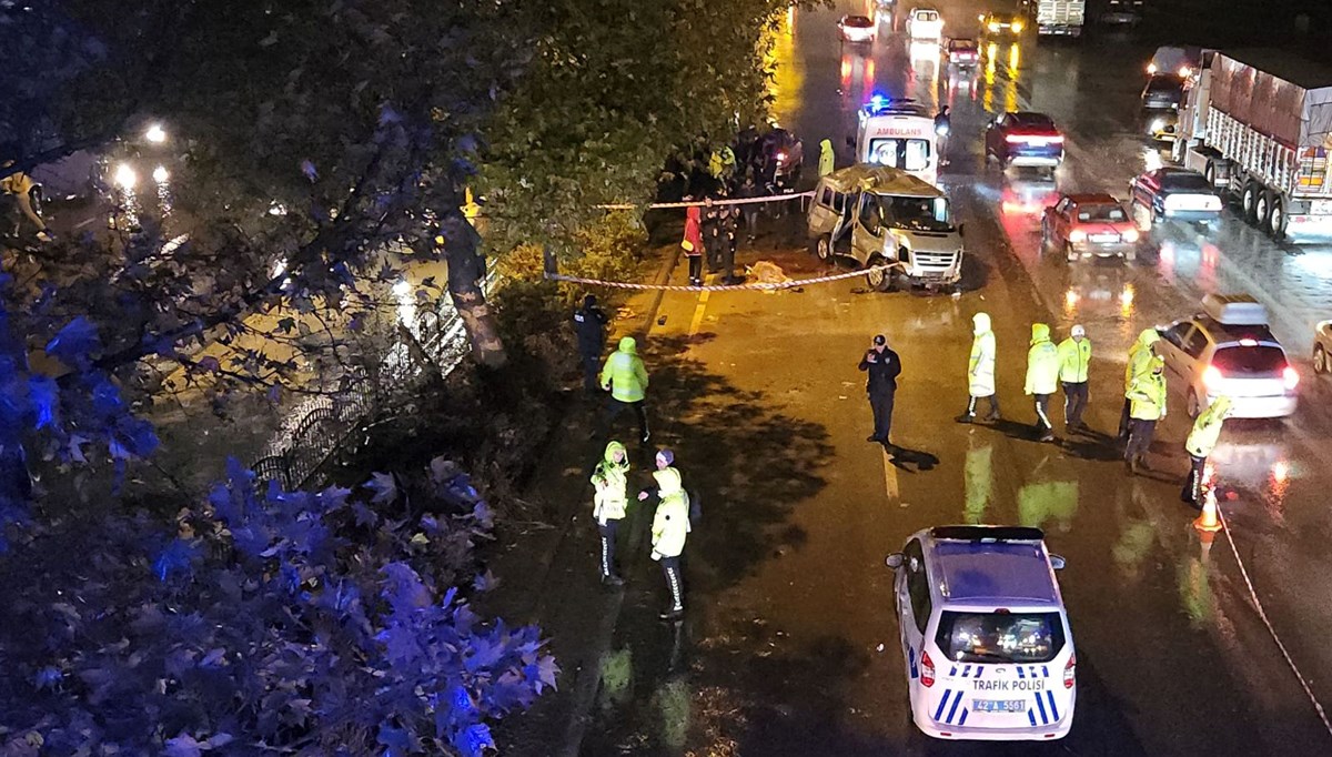 Konya'da feci kaza | Minibüs ağaca çarptı: 3 çocuk öldü, 4 kişi yaralandı